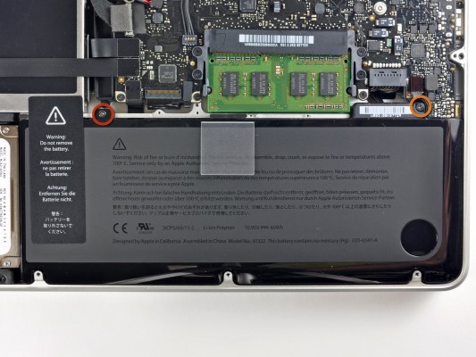 Macbook Pro 2013 internals, left speaker removed