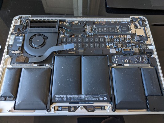 Macbook Pro 2013 internals, left speaker removed